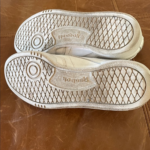 REEBOK Classic White Leather Court Shoes w Red Logo Size 7 | GUC - Picture 5 of 8